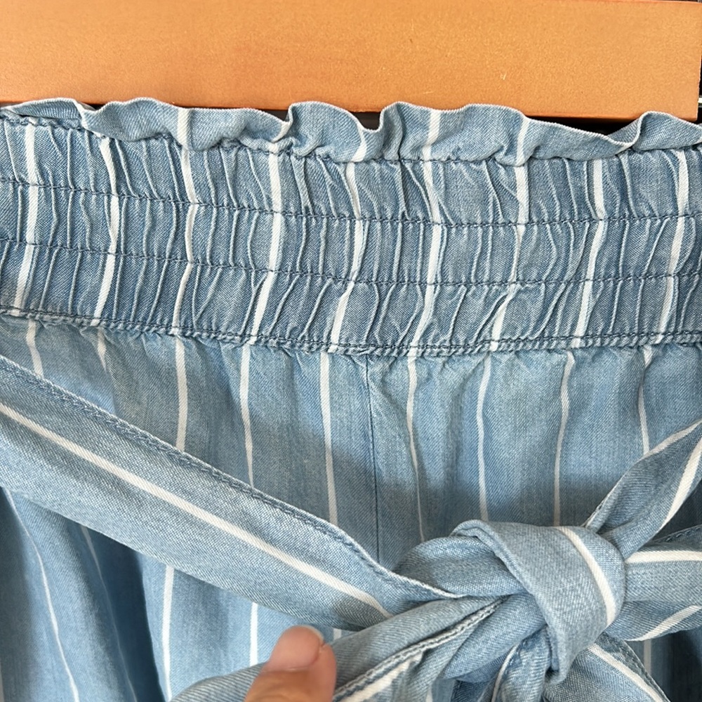 DYNAMITE blue/white paper bag shorts size medium - Picture 5 of 9